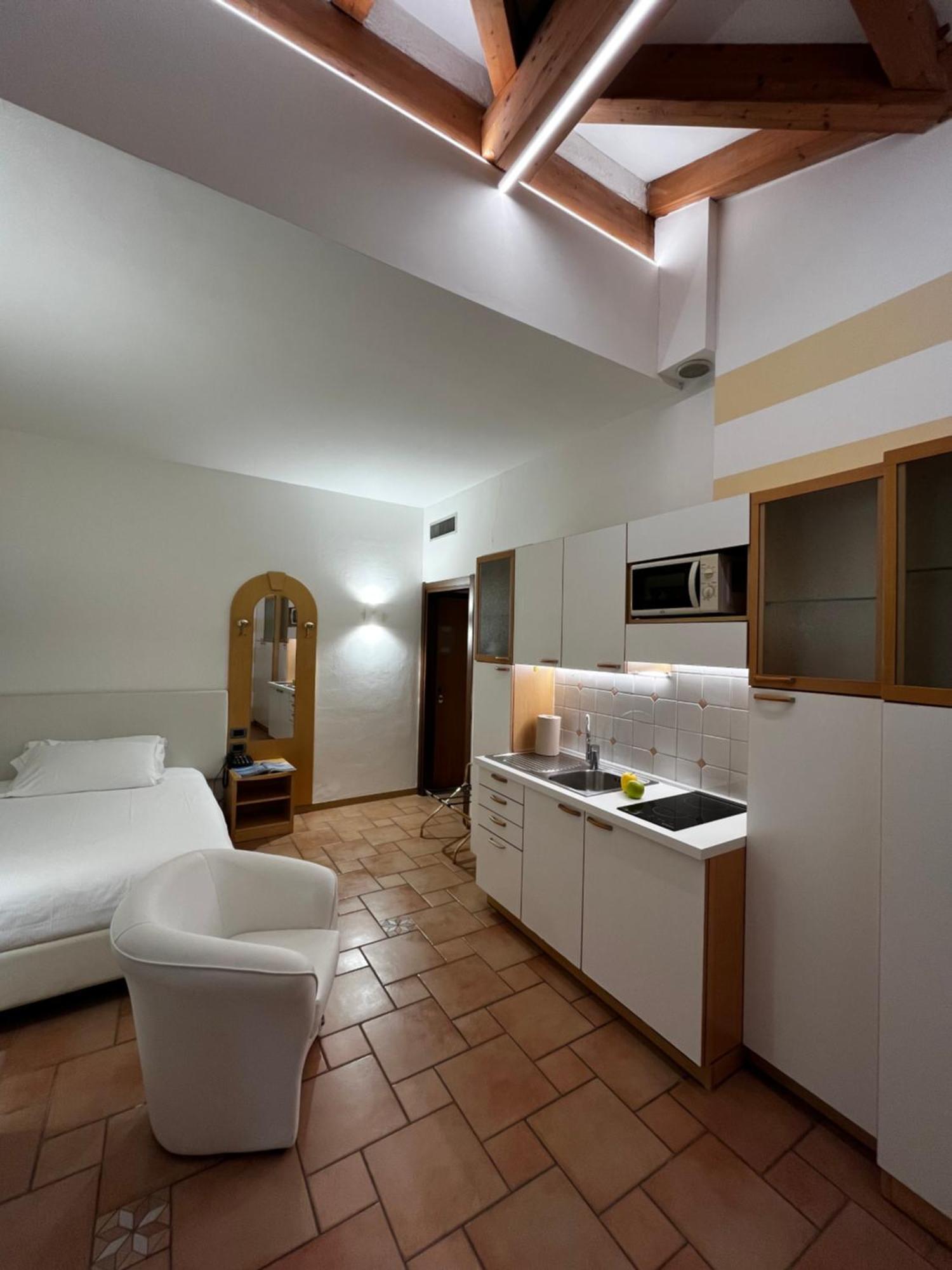 Manci Apartments By Hotel America Trento Luaran gambar